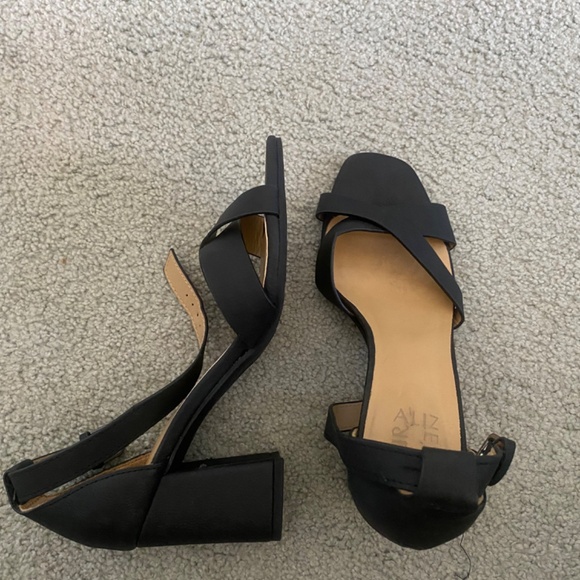 Naturalizer Heels - Picture 2 of 7